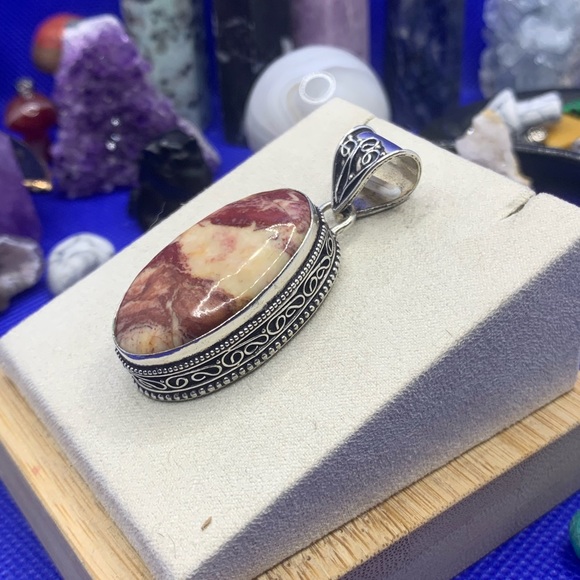 Classic Red Jasper Pendant in Vintage Style Setting! 925 Sterling Silver Overlay - Picture 3 of 15